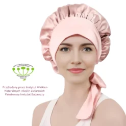 LOCZEK JEDWABNY BONNET (CZEPEK) “KWIAT WIŚNI” – delikatne zabezpieczenie włosów, kolor różowy