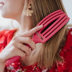 OLIVIA GARDEN FINGER BRUSH COMBO M z włosiem dzika HOT PINK – średnia szczotka do rozczesywania i masażu