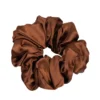 ONLYGHD SATYNOWA SCRUNCHIE – gumka do włosów w kolorze czekoladowym